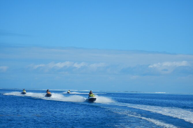2 hours discovery tour of Moorea by Jet Ski - Riding past Moorea’s mountain-backed bays