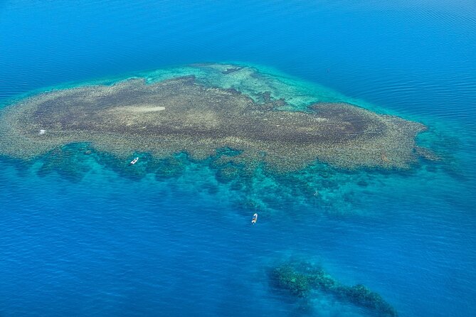25 minutes Mamanuca Island Tour - Malolo Lailai, the developed island in the chain