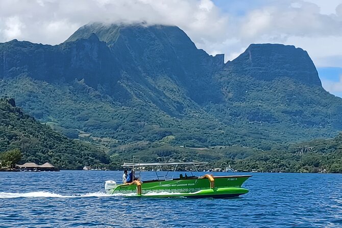Activity/Excursion Lagoon Tour to Moorea by Canoe 6 hours - A motu lunch with raw fish and coconut