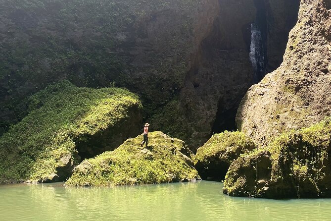 Adventurous Escape to Hakaui Valley - Marquesan Art With a Personal Connection