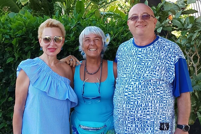 Blue Pearl Private Tour - Cook Bay and Opunohu Bay show two sides of the island