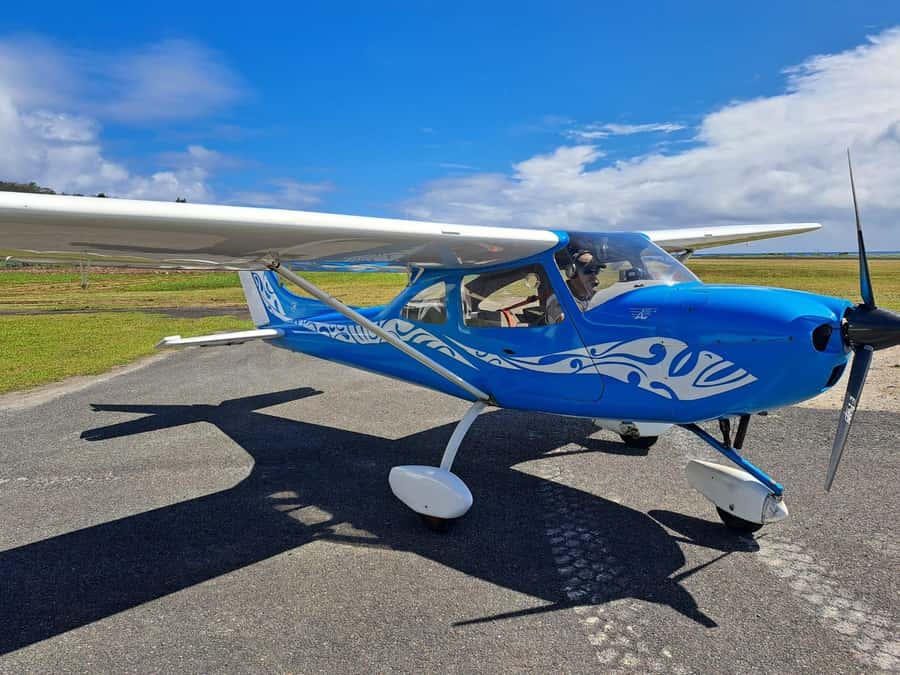 Bora-Bora 30 minutes private flight in light aircraft - Meeting at Bora Bora Airport