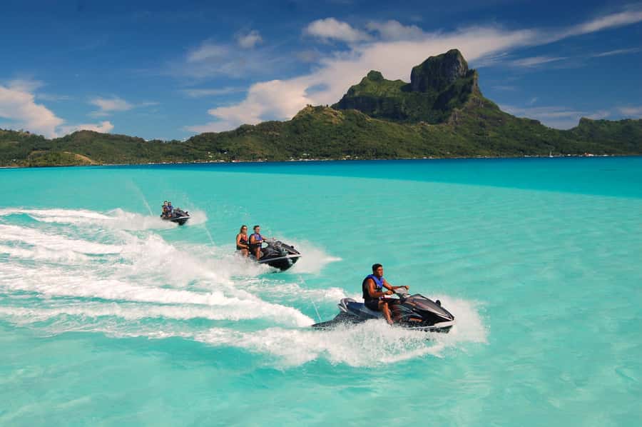 Bora Bora Adventure Day: 4X4 and Jet Ski with Lunch - Two hours on a jet ski around the bays