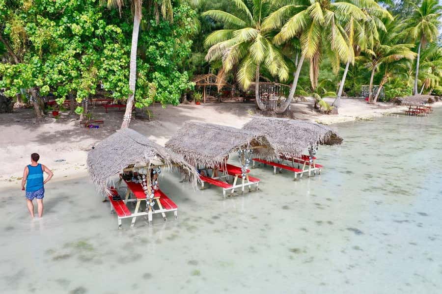 Bora Bora: Full-Day Lagoon Snorkelling Tour - The motu barbecue is part of the appeal