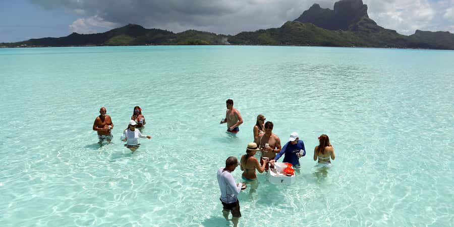 Bora Bora: Half Day Catamaran Sailing & Snorkelling - Paradise Bay and the Floating Bar