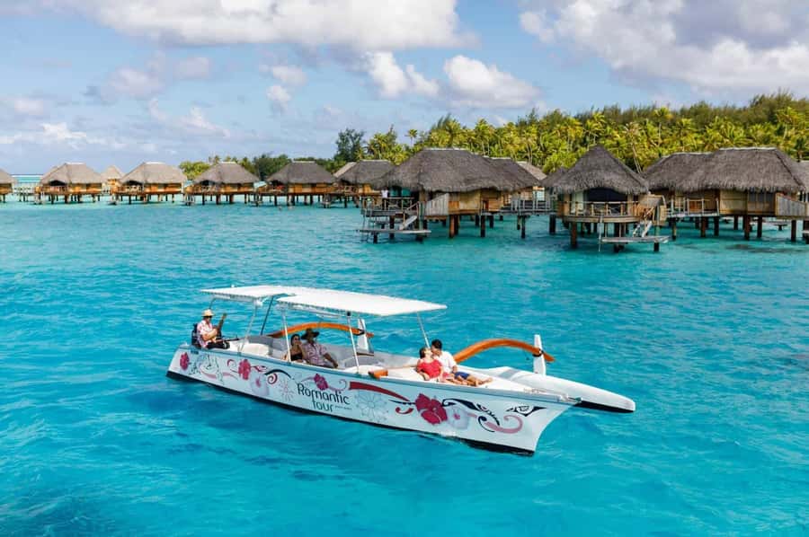 Bora Bora Luxury Tour and Beach Picnic - Coral gardens and clear-water snorkeling