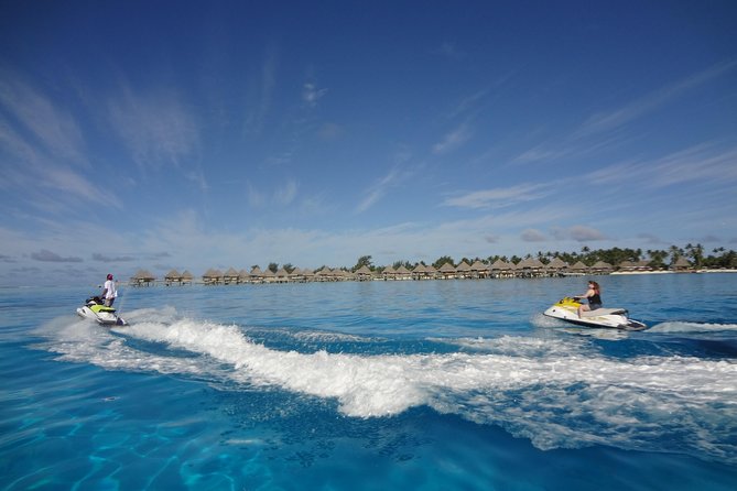 Bora Bora Moana Jet Ski - The stops: photos, fruit, drinks, and a coconut lesson