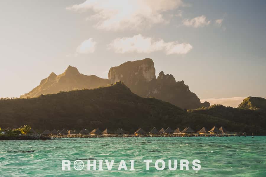 Bora Bora: Private Sunset cruise on the lagoon - Wine, appetizers, and the first stretch across the lagoon