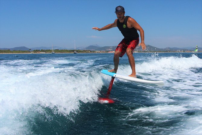 Bora Bora Water Sport : Wakeboard Ski Tube - Water-skiing across clear water