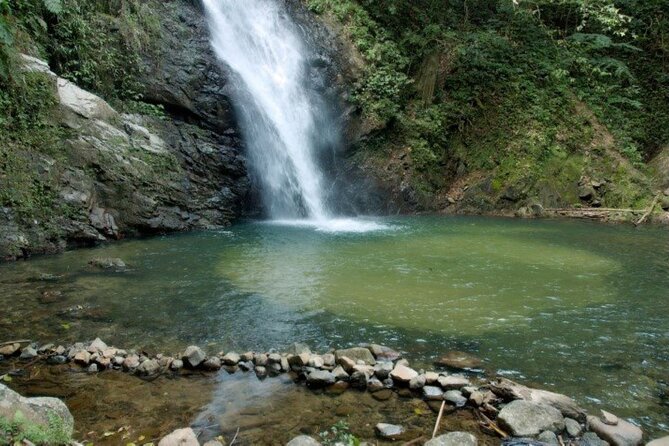 ''Coral Coast Adventure: Biausevu Waterfall & Natadola Beach !'' - Included lunch at Baravi Handicrafts & Cafe