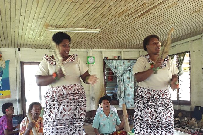 Coral Coast Sightseeing & Pottery Village Tour - Sigatoka Market and the practical side of Fiji