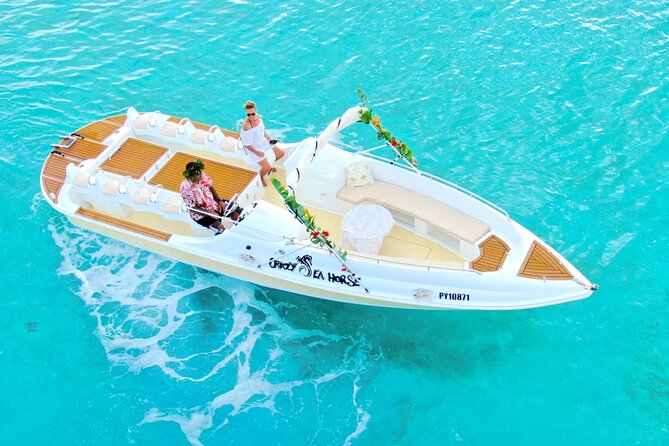 Crazyseahorseborabora Comfortable boat , sensational snorkeling . - A fast start from Bora Bora’s main dock