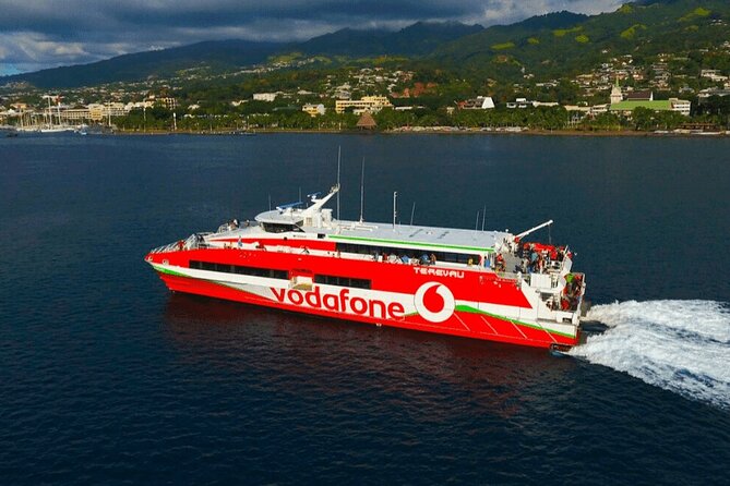 Discovering Moorea from Tahiti in 4x4 with the Ferry Terevau - Why this Moorea 4x4 tour works well