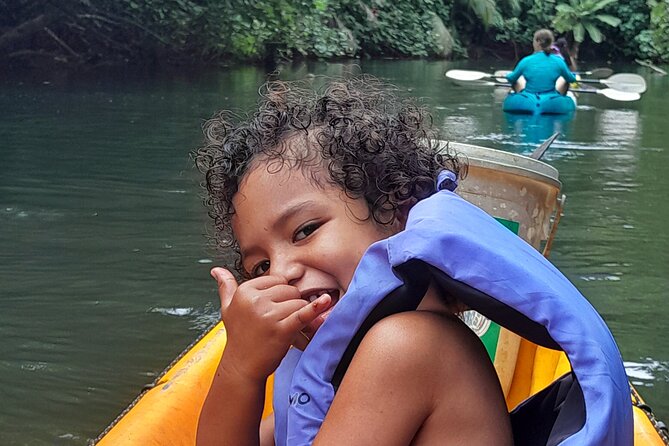Discovery in Kayaking of the Faaroa River in Raiatea - The guide makes the difference