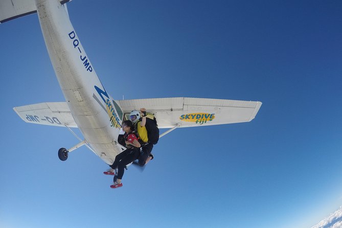Extreme 12000ft Tandem Jump (45 seconds free fall) - Choosing the early morning departure