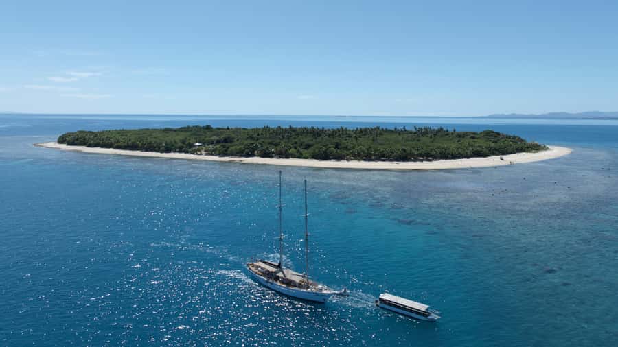 Fiji: Captain Cook Cruises - Island & Reef Day Trip - Snorkeling with marine biologists