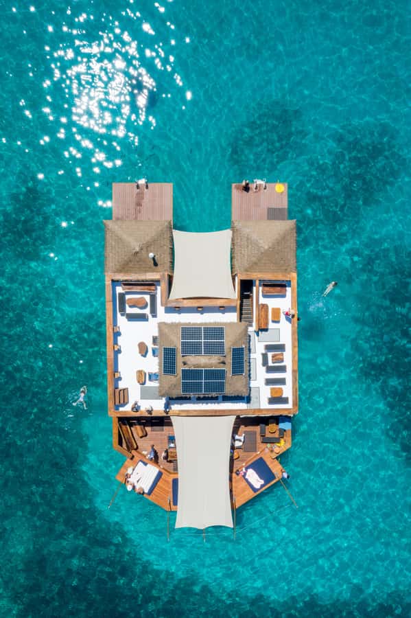 Fiji: Cloud 9 Floating Bar and Pizzeria Day Trip - Crew service and the small details that matter