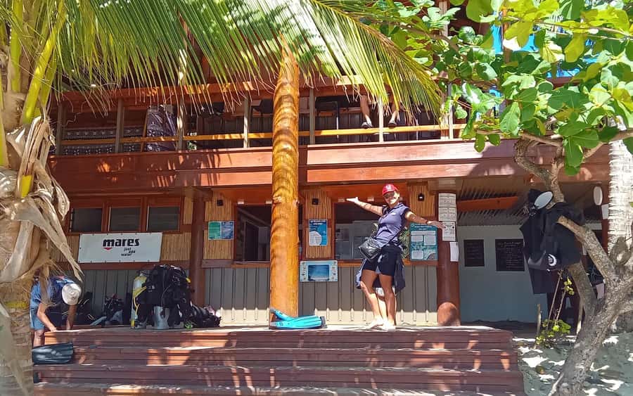 Fiji: Kuata Island Marine Conservation Experience Full Day - Meeting the marine biologist at Barefoot Kuata