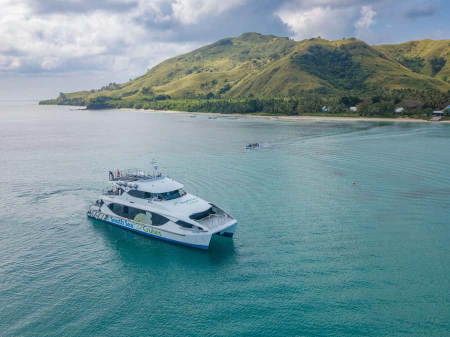 Fiji: Yasawa Islands Explorer Cruise with Lunch - From Denarau to the volcanic Yasawas