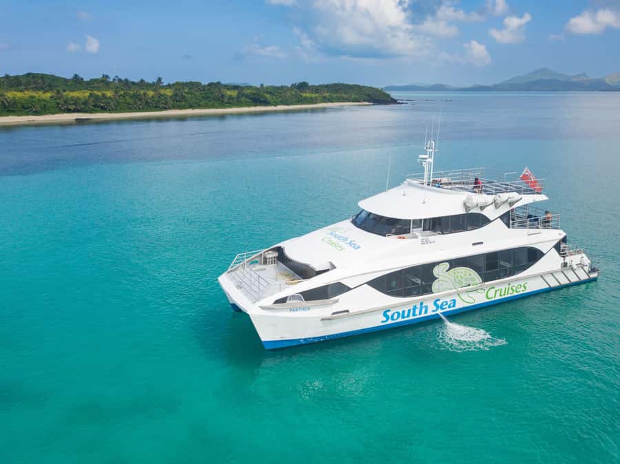 Fiji: Yasawa Islands Explorer Cruise with Lunch - What happens during the resort calls