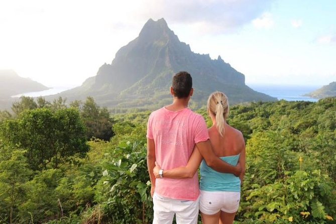 Franckyfranck Tours Moorea - Half day Tours - Magic Mountain gives you Moorea’s grandest first look