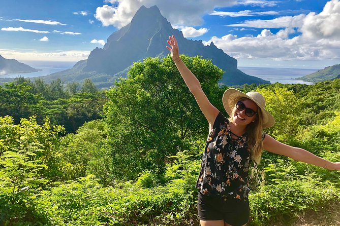 Franckyfranck Tours Moorea - Half day Tours - Pineapple fields show Moorea beyond the beaches