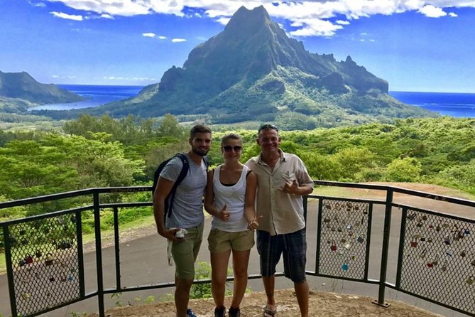 Franckyfranck Tours Moorea - Half day Tours - The guides turn a quick circuit into a local lesson