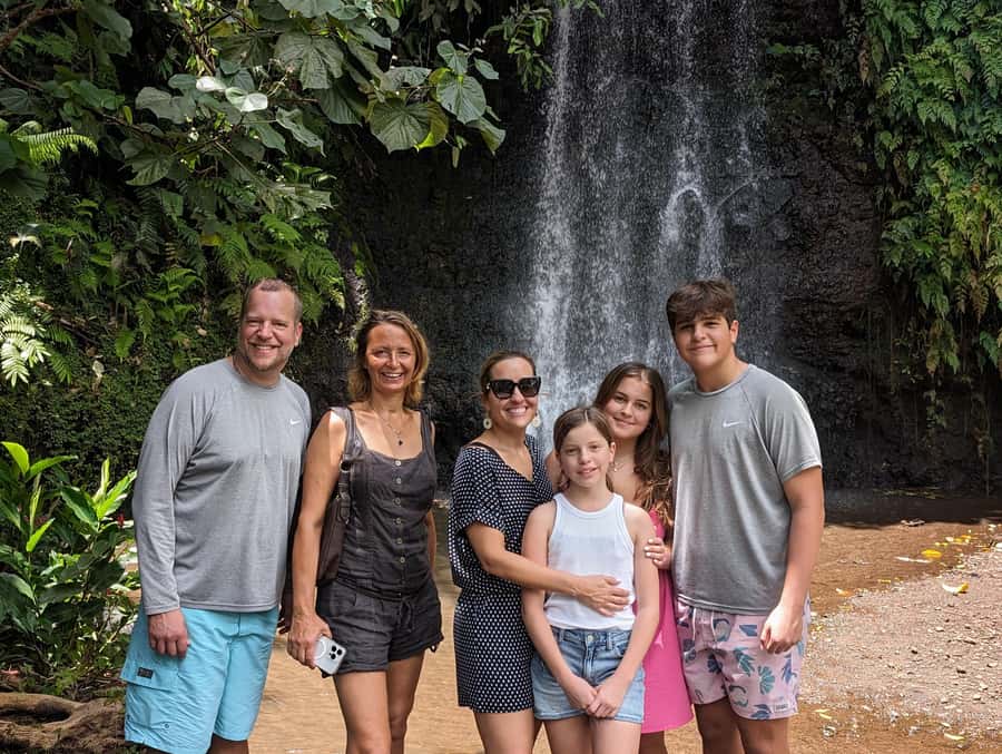 From Papeete: Tahiti Highlights Full-Day Private Tour - Maraa Caves offer a cool pause