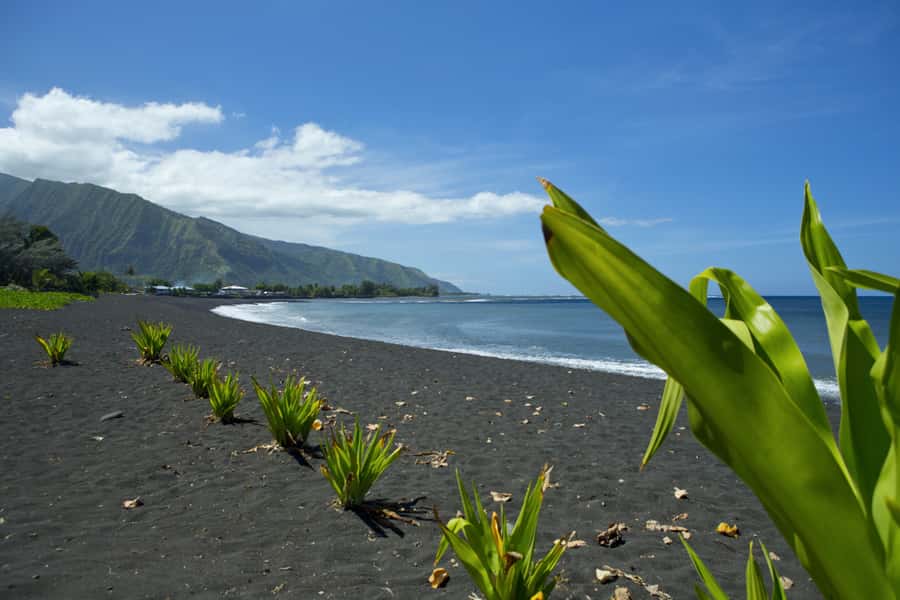 From Papeete: Tahiti Highlights Full-Day Private Tour - Taharuu shows Tahiti’s black-sand coast