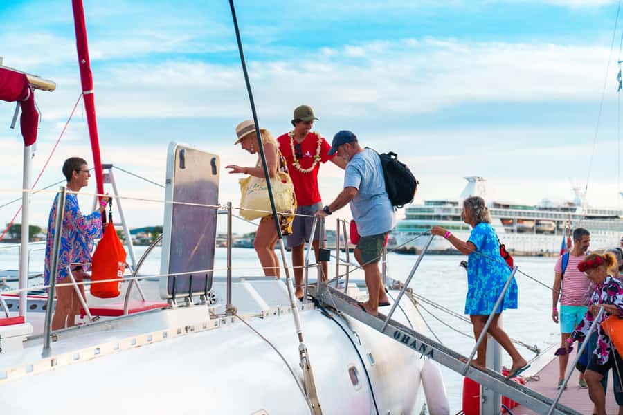 From Tahiti: Tetiaroa Island Tour by Sailing Catamaran - A generous Tahitian lunch back on the boat