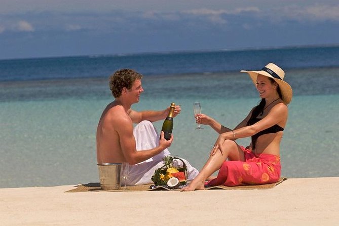 Full Day Castaway Island with Lunch - Lunch beside the beach