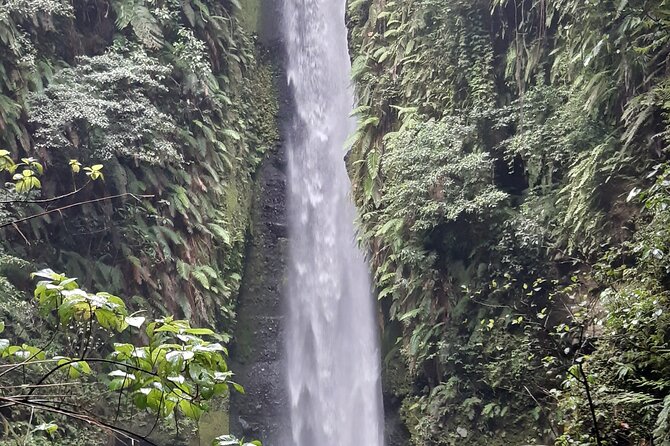 Full-Day Private Tour to Yakel Village, Waterfall and Mt Yasur Volcano - What the private format changes