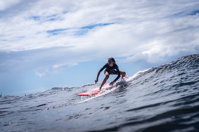 Group Guided Surfing Lesson in Tahiti - The role of the instructors