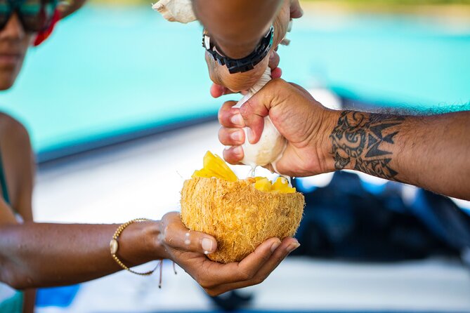 Half Day / Private Lagoon Adventure in Mo'orea - Local fruit and island stories between swims