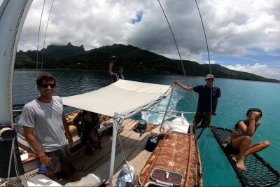 Introduction to sailing and discovering the lagoon
