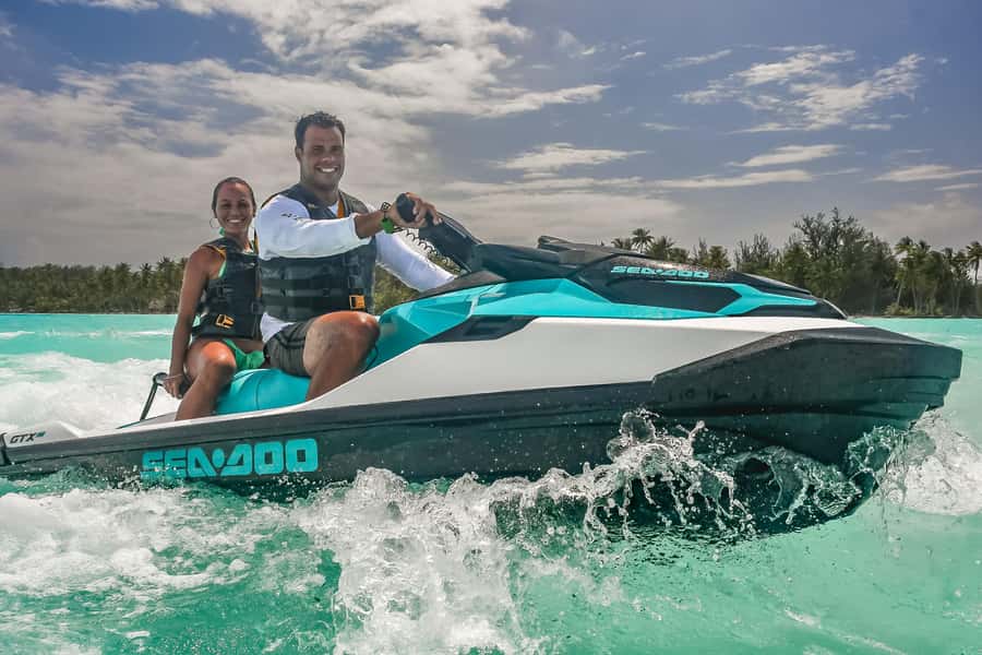 Jet Ski Around Bora Bora - Speed Through Paradise - A motu break with coconut cake and local juice