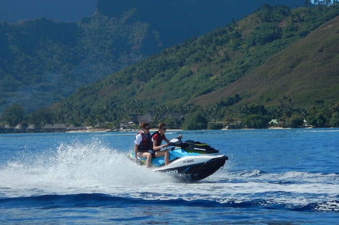 Jet-Ski Découverte 1H00 Jet Ski excursion to Moorea (Single or two-seater) - Meeting stingrays and black-tip reef sharks