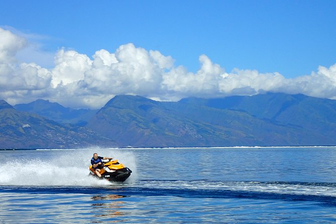 Jet-ski excursion 3 hrs Jet ski excursion to Moorea (single or two-seater) - Stingrays and blacktip sharks in the lagoon