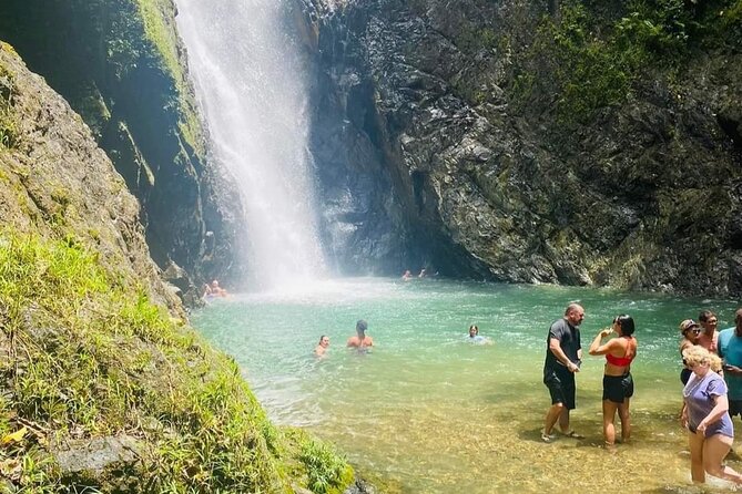Jewel Of Fiji incl Fijian Village, Waterfall & Lunch Coral Coast - Entering the village for a yaqona welcome