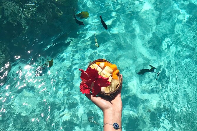Lagoon and Wildlife Discovery on a Private Boat in Moorea - Fruit, juice, and a welcome pause