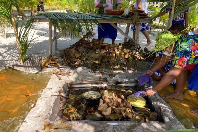 Lagoon Snorkeling Tour with Tahitian Oven Lunch in Bora Bora - Meeting Bora Bora’s gentle stingrays