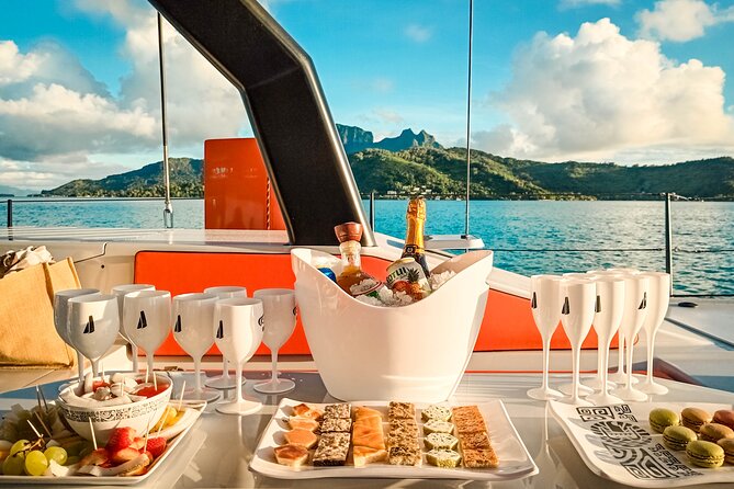 LUXURY PRIVATE Catamaran Bora Bora : The Sunset Escape - Setting sail around Bora Bora’s lagoon