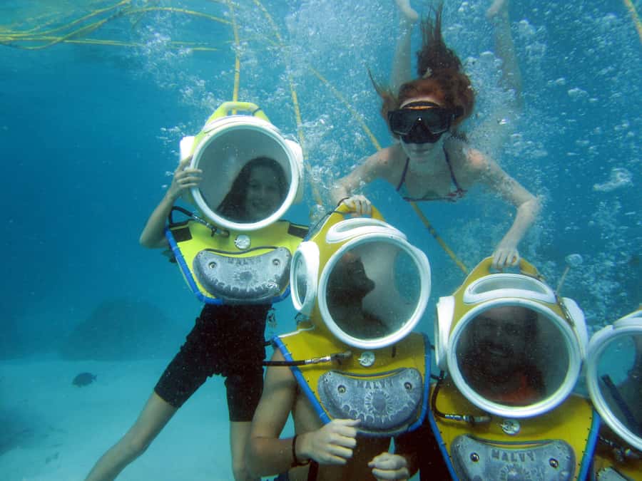 Moorea: Aquablue Helmet Underwater Walking Experience - Getting comfortable with the underwater helmet