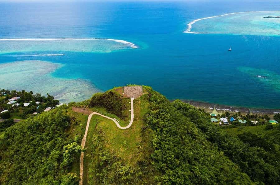 Moorea Cruise Ships: 4x4, Belvedere,Magic Mountain pineaple - Meeting your guide at the cruise terminal
