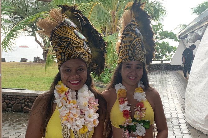 Moorea Cruise Ships: 4x4, Belvedere, Pineapple, & Magic Mountain - Moorea Tropical Garden and the vanilla stop