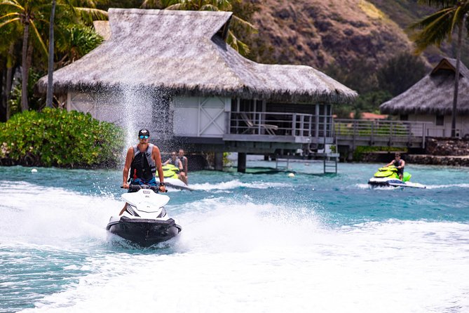 Moorea Explorer Jet Ski tour - Learning to handle your own jet ski