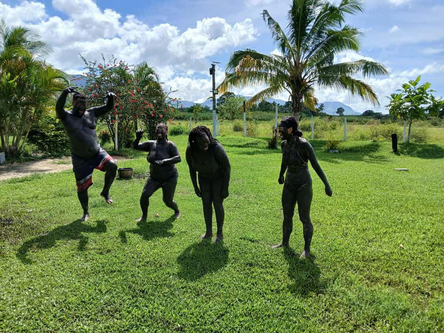 NADI-SABETO: Tifajek Hot Spring and Mudpool Natural Spa - Washing off in the mud pool