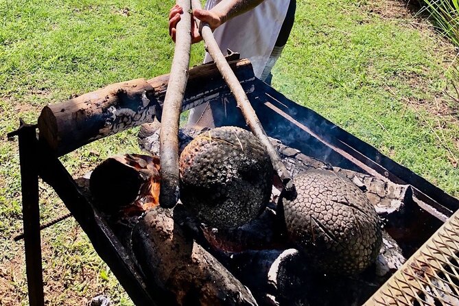 Polynesian culinary experience - Sitting down to a shared Polynesian lunch