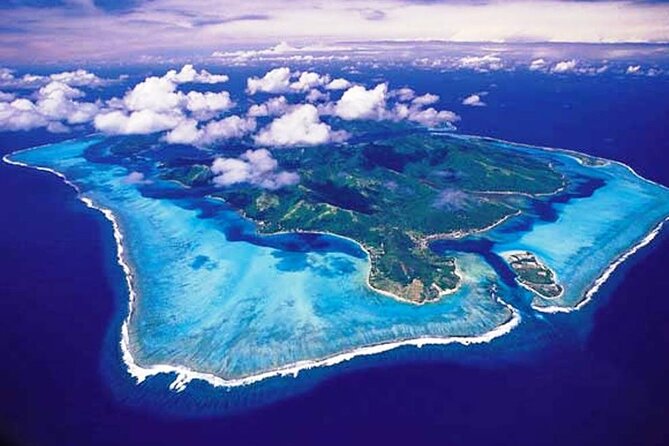 Private 30-minute flight downwind of Huahine - Seeing Huahine as an island, not just a resort view