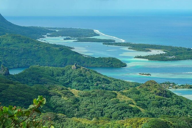 Private 30-minute flight downwind of Huahine - The pilot and the feel of the flight